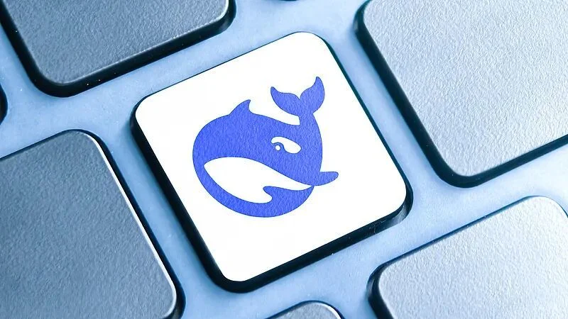 DeepSeek R1深度思考模型多场景版本迭代评测图